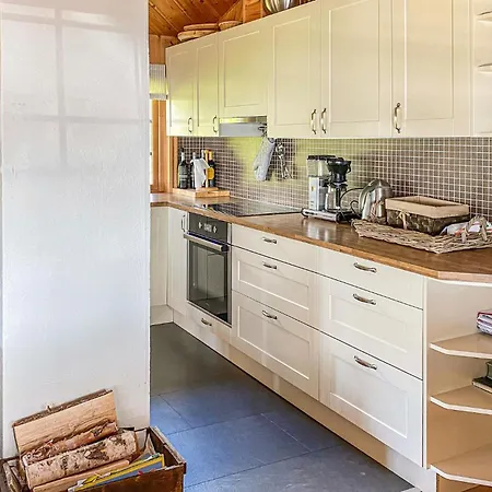 بيت للعطل 4 Bedroom Stunning In *