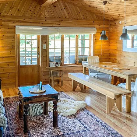 Feriehus 4 Bedroom Stunning In